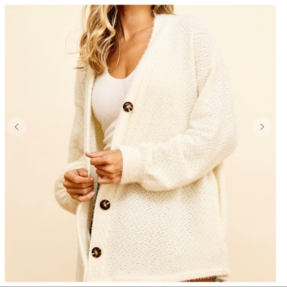 ✨LAST ONE✨Winter White Boho chic Fabulous Soft Fuzzy Knit Cardigan - Picture 5 of 7
